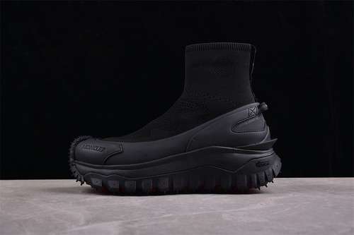 440MONCLER TRAILGRIP BLACKWOMAN3639MAN4046