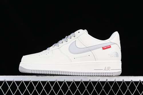 340SU2305006SUPREME THE NORTH FACE AIR FORCE 1 07 LOW WHITEGREYWOMAN3639MAN4045