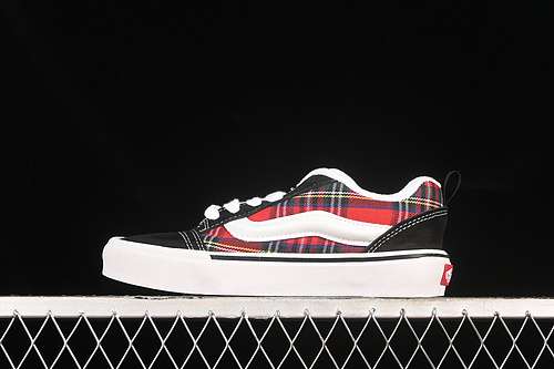 230VN0009QCJX8VANS CLASSICS KNU SKOOL WHITEBLACKREDWOMAN3539MAN4044