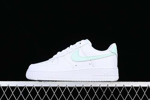 280DX5883101AIR FORCE 1 07 LOW WHITEGREENWOMAN3639MAN4045