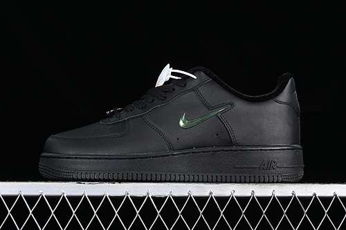 280FB8251001AIR FORCE 1 07 LOW BLACKWOMAN3639MAN4045