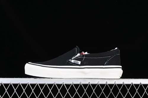 230VN000EYEBPJVANS SLIPON WHITEBLACKWOMAN3539MAN4044