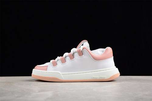 390MIUMIU WHITEPINKWOMAN3540