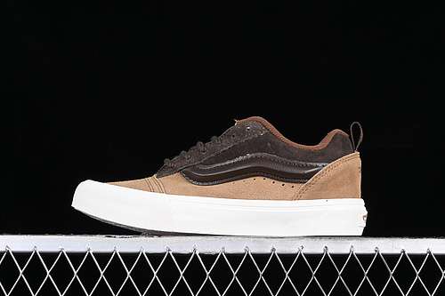 240VN0009QCBROVANS CLASSICS KNU SKOOL WHITEGREYBROWNWOMAN3539MAN4044