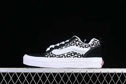 230VN0009QCB9PVANS KNUSKOOL CDG BLACKTRUE WHITEWOMAN3539MAN4044