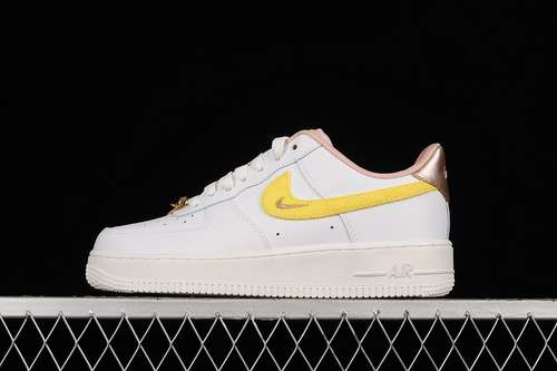 300DV2183100AIR FORCE 1 LOW MAMA WHITEYELLOW STRIKEPHANTOMPEARL WHITEUNISEX3645