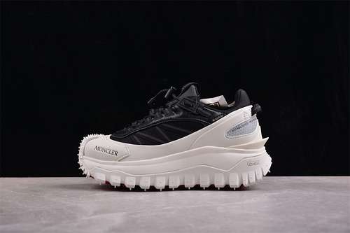 540MONCLER TRAILGRIP GTX WHITEBLACKWOMAN3639MAN4046