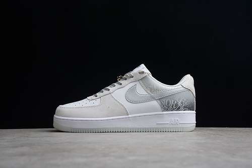 340DA8302333AIR FORCE 1 LOW 07 ESS WHITELIQUID SILVERGREYWOMAN3639MAN4045