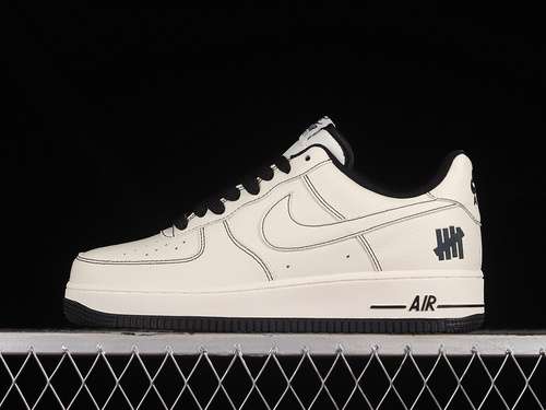 300UN1988111Undefeated AIR FORCE 1 07 LOW OFF WHITEBLACKWOMAN3639MAN4045