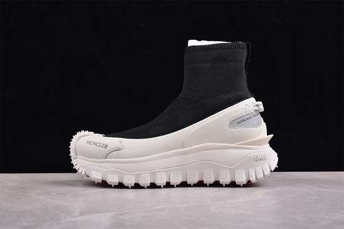 440MONCLER TRAILGRIP BLACKWHITEWOMAN3639MAN4046