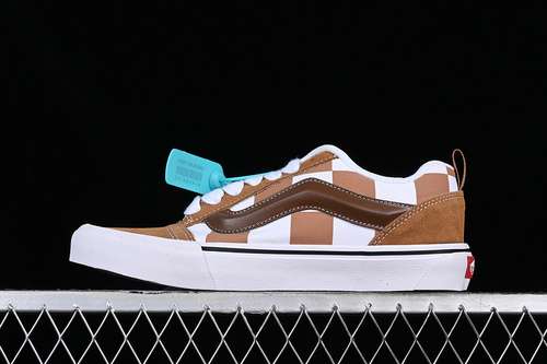 230VN000CRPBROVANS CLASSICS KNU SKOOL 2023 WHITEBROWNWOMAN3539MAN4044