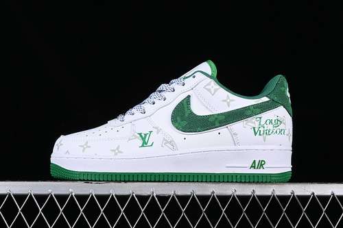 260CV0670400AIR FORCE 1 07 LOW WHITEGREENWOMAN3639MAN4045