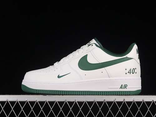 320MN5263126AIR FORCE 1 07 LOW WHITEGREENWOMAN3639MAN4045
