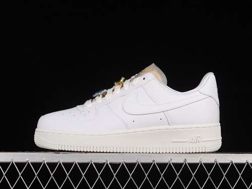 280CZ8101100AIR FORCE 1 07 LOW WHITEWHITESUMMIT WHITEWHITE ONYXWOMAN3640