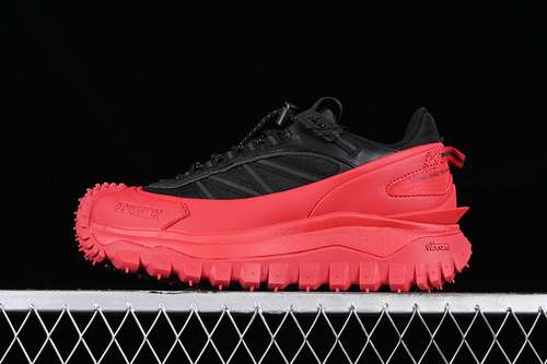 630M00010M2670MONCLER TRAILGRIP GTX REDBLACKWOMAN3639MAN4046