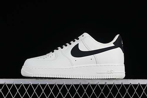 280CQ5059221AIR FORCE 1 07 LOW WHITEBLACKWOMAN3639MAN4045