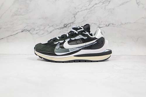 480CV1363001SACAI X VAPORWAFFLE BLACKSUMMIT WHITEPURE PLATINUMWOMAN3639MAN4046