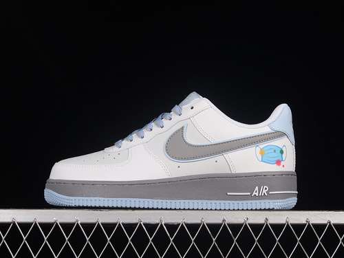 320ZG0088803AIR FORCE 1 LOW 07 WHITELIGHT GREYBLUEWOMAN3639MAN4045