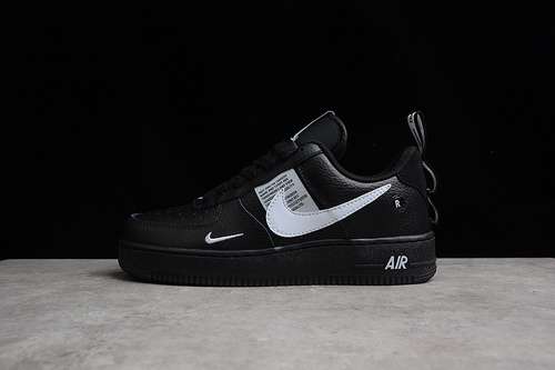 300AJ7747001AIR FORCE 1 LOW 07 LV8 OVERBRANDING BLACKWHITEBLACKTOUR YELLOWUNISEX3645