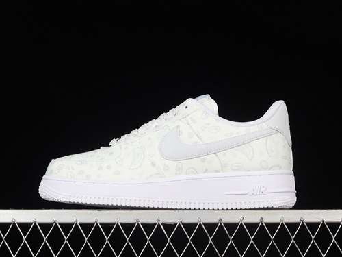 320DG2296088AIR FORCE 1 LOW 07 WHITEWHITEWHITEWOMAN3639MAN4045