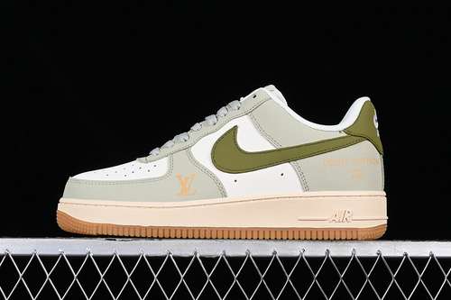 320BS9055714AIR FORCE 1 07 LOW WHITEGREENBROWNGREENWOMAN3639MAN4045