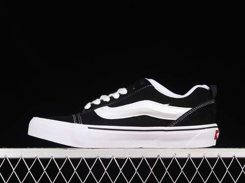 250VN0009QC6BTKNU SKOOL SHOES BLACKTRUE WHITEBLACKWOMAN3539MAN4044