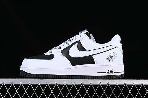 320KO8969756AIR FORCE 1 07 LOW BLACKWHITEWOMAN3639MAN4045
