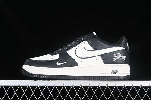280AE1686003AIR FORCE 1 07 LOW BLACKWHITEWOMAN3639MAN4045