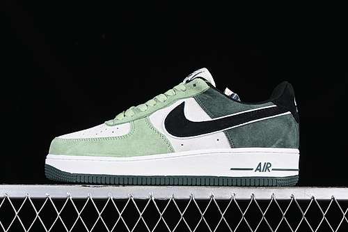 340LF8989333AIR FORCE 1 07 LOW WHITEBLACKGREENWOMAN3639MAN4045