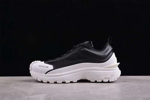 540MONCLER TRAILGRIP GTX WHITEBLAKCWOMAN3639MAN4046
