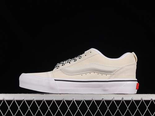 250VN0007QDQJMKNU SKOOL VLT LX MARSHMALLOWWHITEBLACKWOMAN3539MAN4044