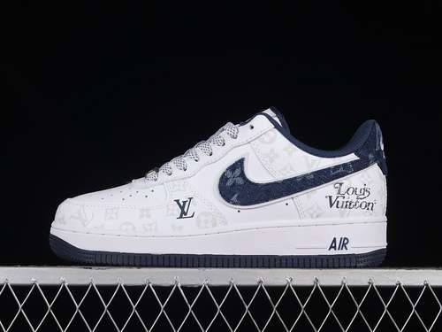 340DR9868600AIR FORCE 1 LOW 07 WHITEWHITENAVY BLUEWOMAN3639MAN4045
