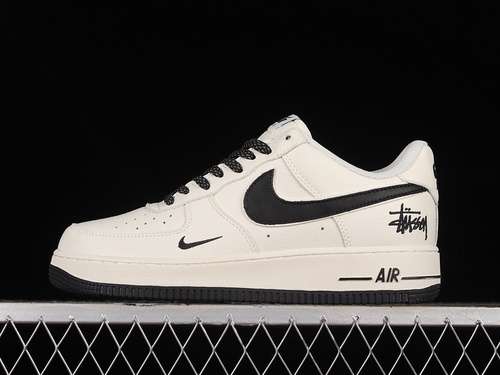 320AE1686101AIR FORCE 1 07 LOW WHITEBLACKWOMAN3639MAN4045
