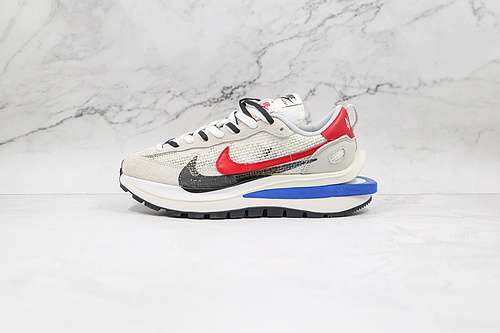 420CV1363100SACAI X VAPORWAFFLE SAILLIGHT BONEGAME ROYALSPORT FUCHSIAUNISEX3646
