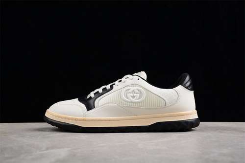480MAC80GUCCI THROWS IT BACK WITH THE RETROINSPIRED WHITEBLACKWOMAN3539MAN4044