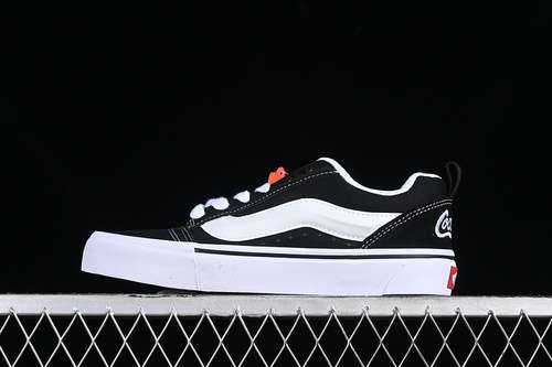 230VN0009QC6BTIVANS CLASSICS KNU SKOOL WHITEBLACKWOMAN3539MAN4044