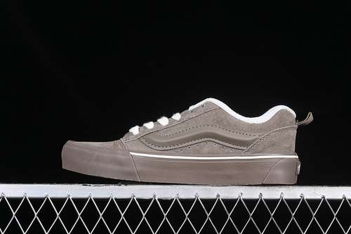 230VN0009QCPUXVANS KNU SKOOL GREYWHITEWOMAN3539MAN4044