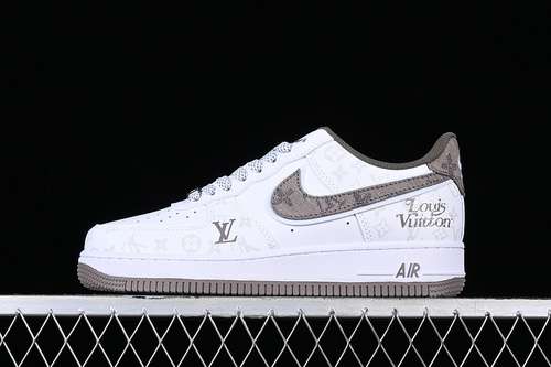 340CV0670300AIR FORCE 1 07 LOW GREYWHHITEWOMAN3639MAN4045