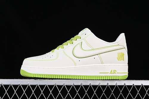 320UN3699088UNDEFEATED AIR FORCE 1 07 LOW WHITEGREENWOMAN3639MAN4045