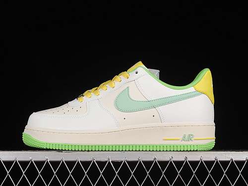 280YY3188104AIR FORCE 1 07 LOW WHITEGREENBROWNWOMAN3639MAN4045