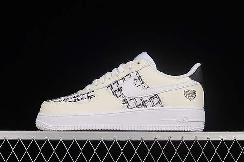 300DD8959100AIR FORCE 1 07 LOW BEIGEBLACKWHITEWOMAN3639MAN4045
