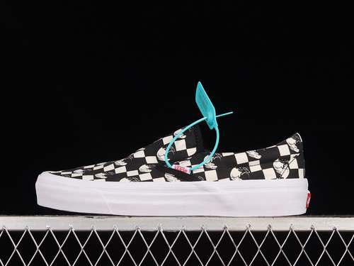 230VN0A32QNBMVAULT OG CLASSIC SLIP ON LX WHITEREDBLACKWOMAN3539MAN4044