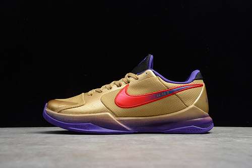 340DA6809700KOBE 5 PROTRO UNDEFEATED HALL OF FAME METALLIC GOLDFIELD PURPLERED