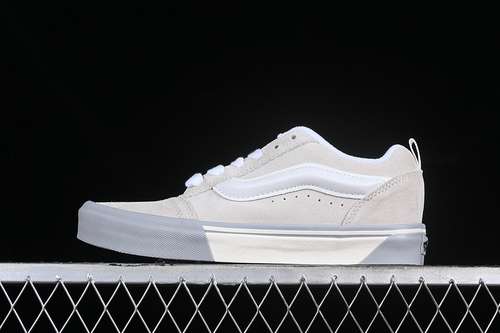 230VN0009QCBUHVANS KNU SKOOL WHITEGREYWOMAN3539MAN4044