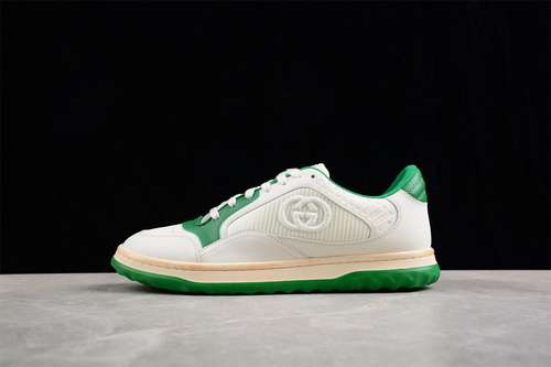 480MAC80GUCCI THROWS IT BACK WITH THE RETROINSPIRED WHITEGREENWOMAN3539MAN4044