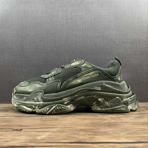 470BALENCIAGA TRIPLE S SNEAKERS DARK GREENDARK GREENDARK GREENWOMAN3539MAN4046