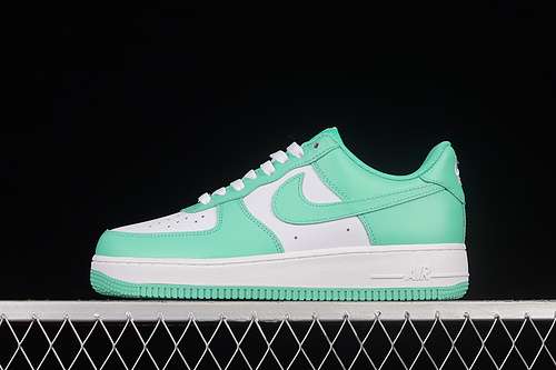 320BS8871104AIR FORCE 1 07 LOW MINT GREENWHITEMINT GREENWOMAN3639MAN4045