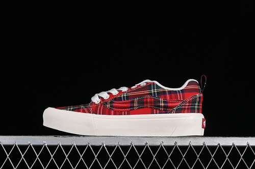 230VN0009QCJX8VANS CLASSICS KNU SKOOL WHITEREDWOMAN3539MAN4045
