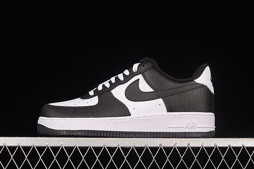 300AQ4134100AIR FORCE 1 LOW TUXEDO BLACKWHITEBLACKWOMAN3639MAN4045