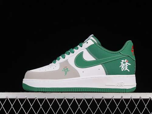340BS9055806AIR FORCE 1 LOW 07 WHITEGREENGREENWOMAN3639MAN4045